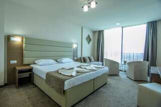 Отель Hotel Magnific Кранево Двухместный номер с 1 кроватью или 2 отдельными кроватями и видом на море-1