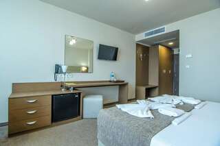 Отель Hotel Magnific Кранево Двухместный номер с 1 кроватью или 2 отдельными кроватями и видом на море-2
